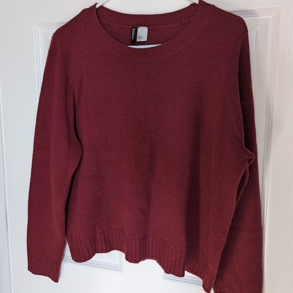 H&M DIVIDED BURGUNDY SWEATER Size LARGE